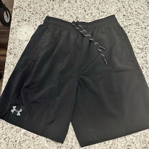 Men’s Under Armour gym shorts Size M